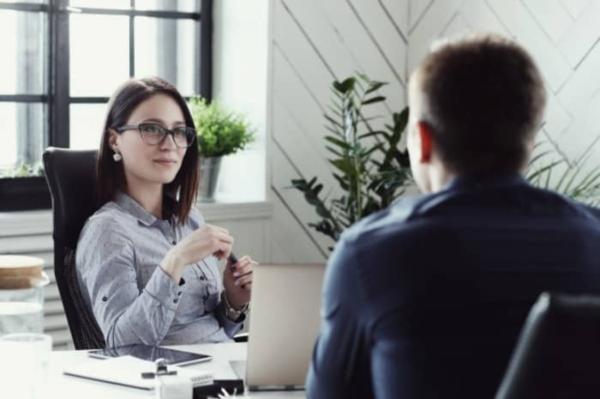 همکار بودن زن و شوهر در زندگی مشکل آفرین است؟